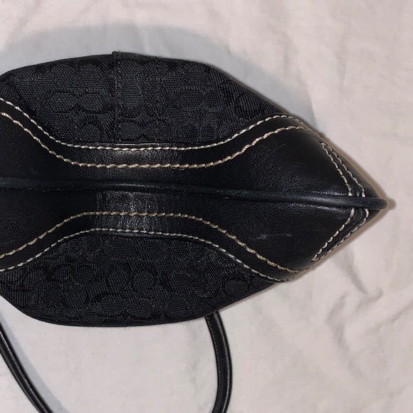 COACH  Black Signature Canvas Wristlet 🖤 - Like New! - Picture 10 of 11